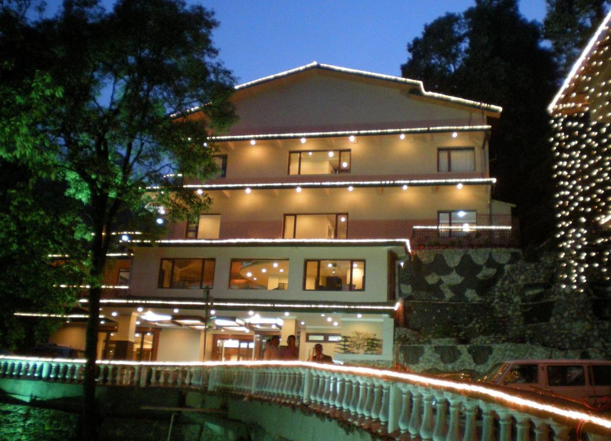 Madhuban Sarovar Portico 무소리에 외부 사진