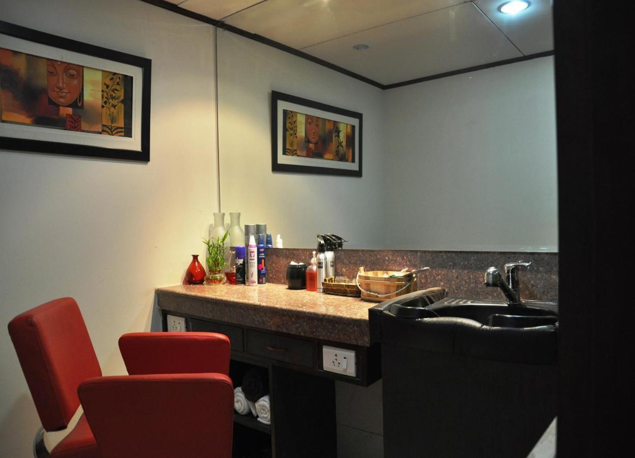 Madhuban Sarovar Portico 무소리에 외부 사진
